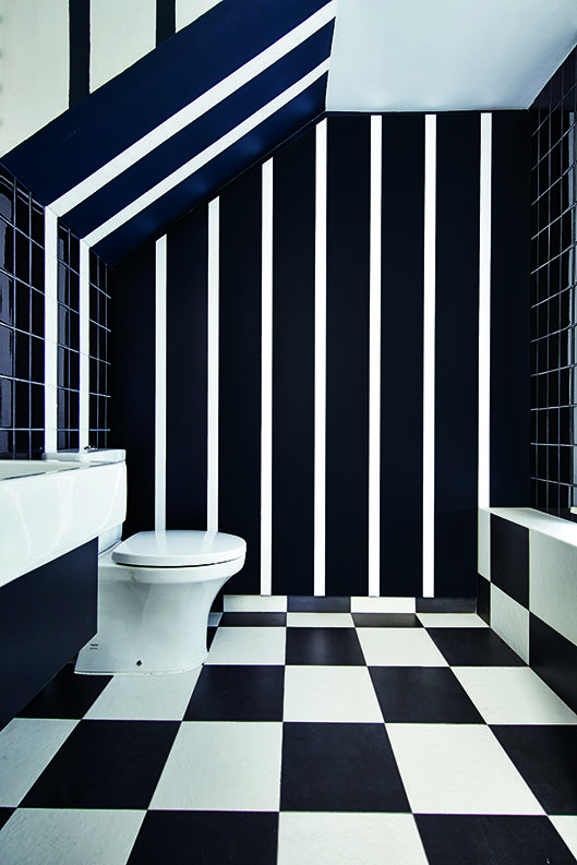 черно-белый интерьер ванной.jpg
