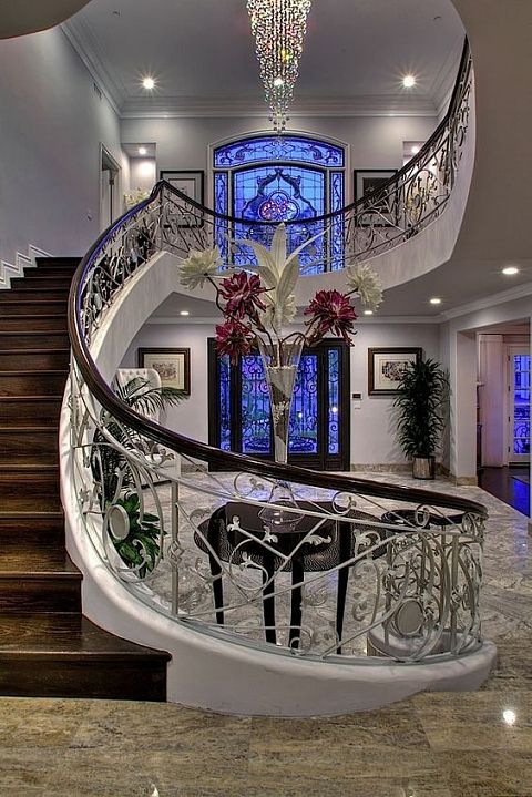 Дизайн интерьера лестницы в загородном доме