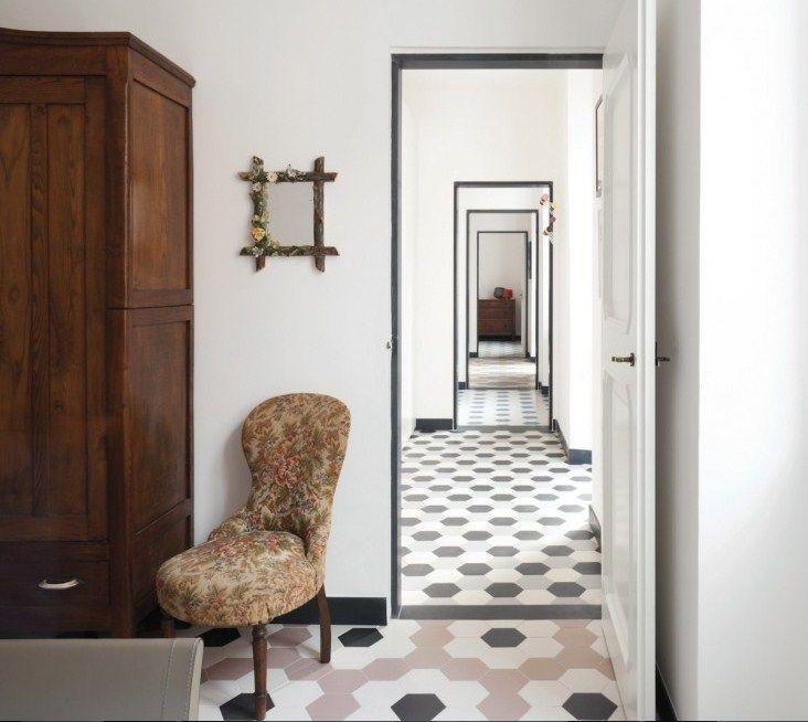 Напольная плитка как ключевой элемент дизайнерской квартиры в итальянском стиле